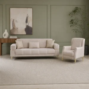 Safir Sofagarnitur in Creme: Dreisitzer und Sessel vor einer salbeigrünen Paneelwand mit Wandbild und Holzkonsole