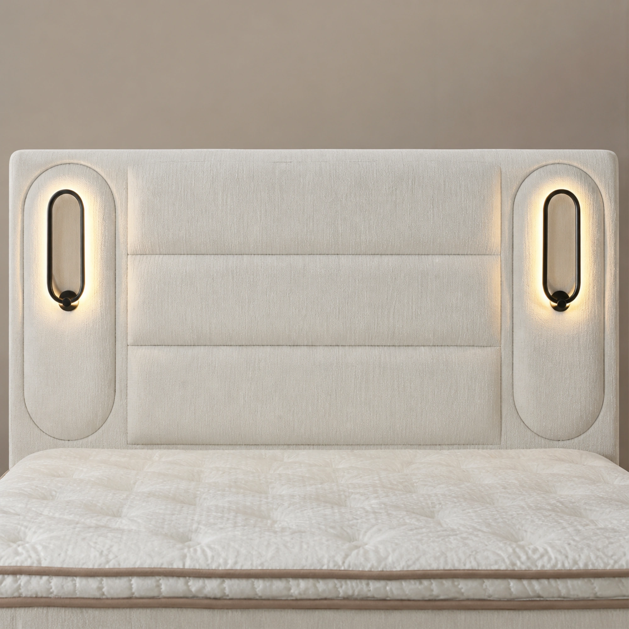 Bela Boxspringbett – Kopfteil mit integrierten Leselampen