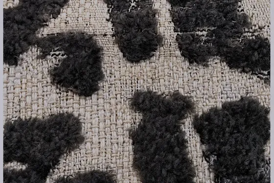 Jacquard-Bouclé in Espresso, Nahaufnahme des reliefartigen Musters