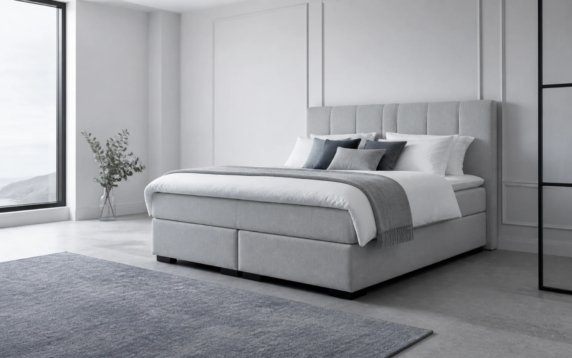 Helles Schlafzimmer mit Bett und Nachttisch