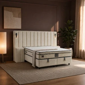 Pella Cream Polsterbett in Creme mit wandbreitem, senkrecht gestepptem Kopfteil