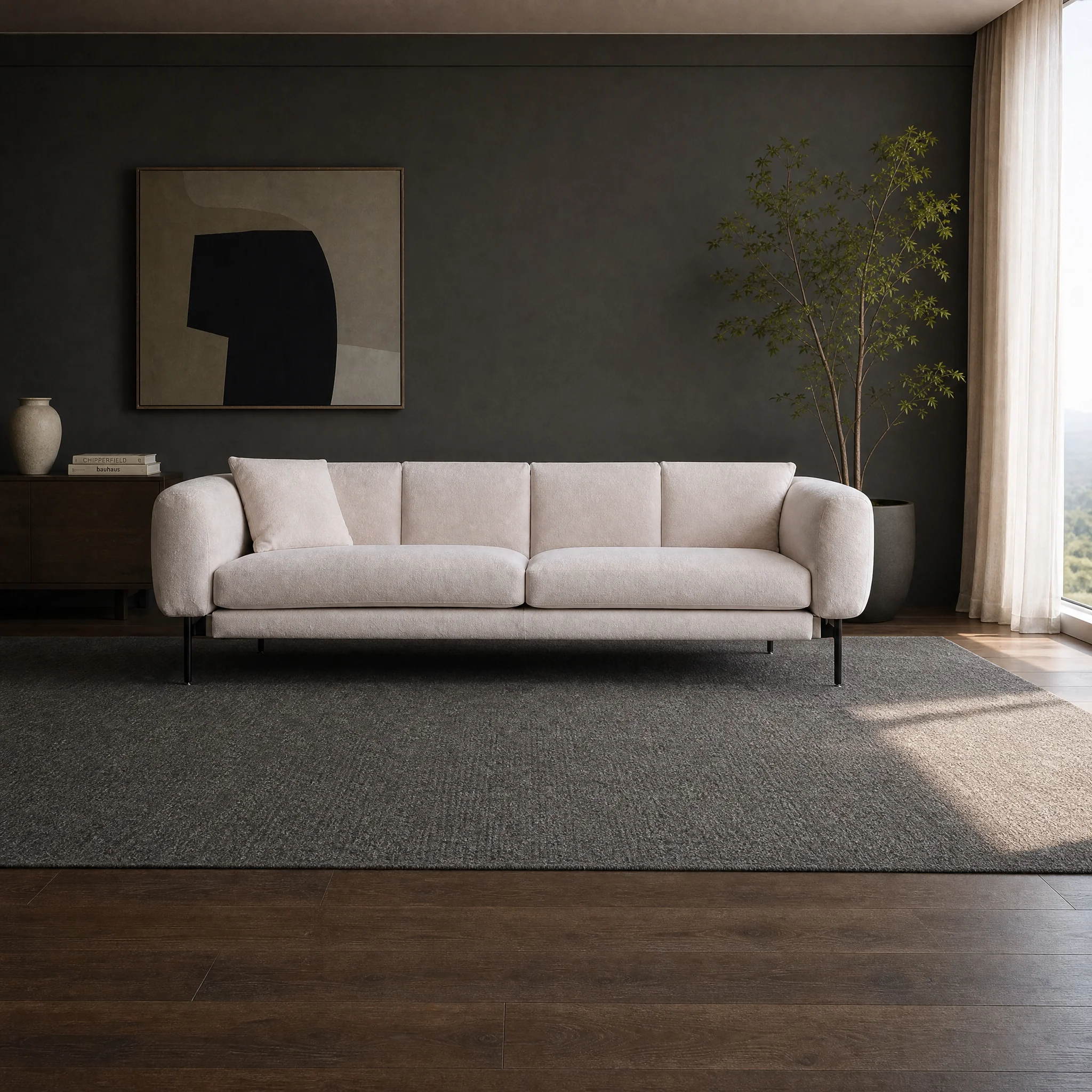 Langes Sofa in Creme von vorn, schmale aufrechte Rückenkissen über zwei durchgehenden Sitzkissen
