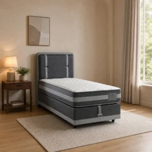 Caprice Polsterbett in einem grau abgesetzten Schlafzimmer, dunkles Kopfteil mit hellen Längsbändern