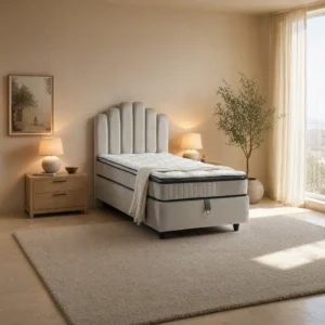 Marsi Cream Polsterbett in Creme mit gestaffeltem Kopfteil in einem hellen Schlafzimmer