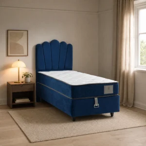 Parla Blue Polsterbett mit Kopfteil in Muschelform vor heller Wand